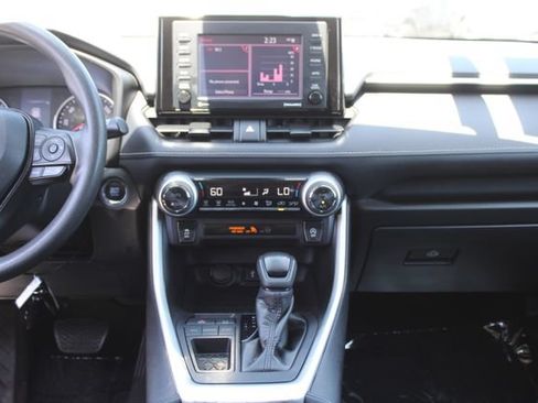 Used 2022 Toyota RAV4 XLE FWD image 16