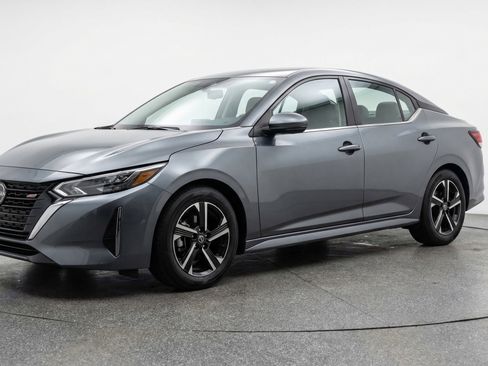 Used 2025 Nissan Sentra SV image 3