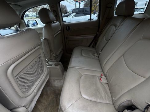 Used 2010 Chevrolet HHR LT image 12