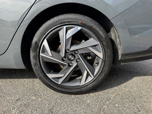 Used 2025 Hyundai Elantra SEL image 27