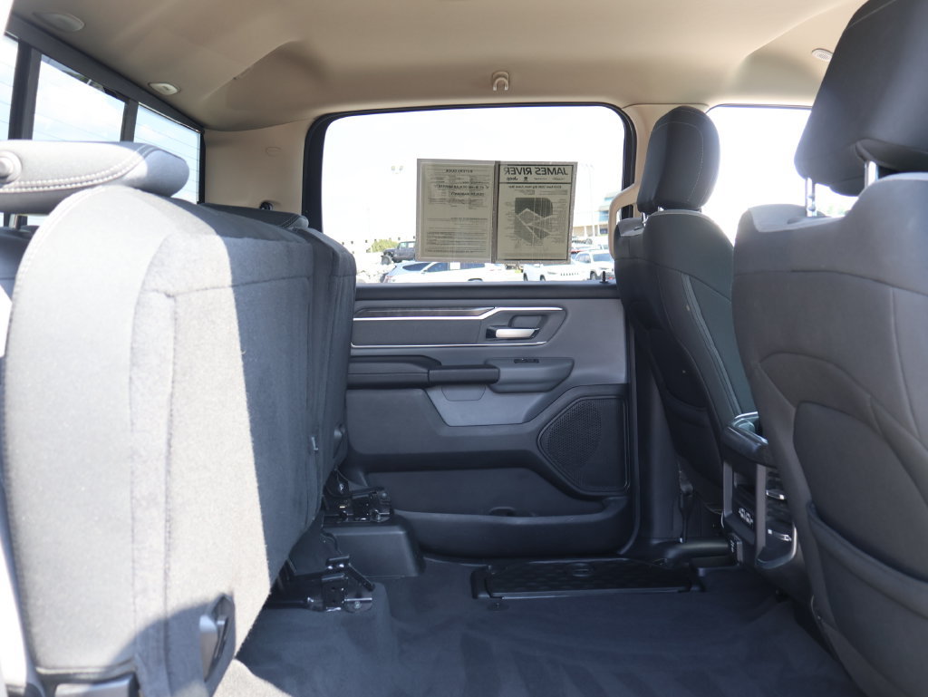 Used 2019 RAM 1500 4x4 Crew Cab image 11