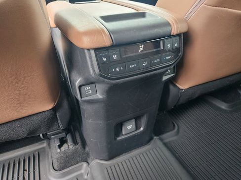 Used 2024 Toyota Grand Highlander AWD image 12
