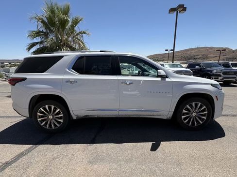 Used 2023 Chevrolet Traverse Premier AWD/4WD image 6