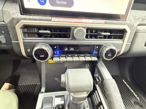 New 2026 Toyota Tacoma Limited AWD/4WD image 22