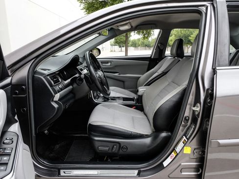 Used 2017 Toyota Camry SE w/ Protection Package (Q2) FWD image 4