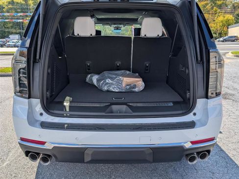 New 2026 Chevrolet Suburban Premier image 10