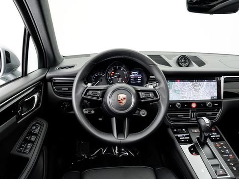 Certified 2026 Porsche Macan AWD/4WD image 6