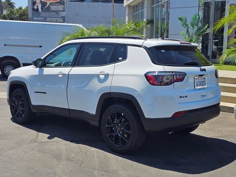 Used 2026 Jeep Compass Latitude AWD/4WD image 6