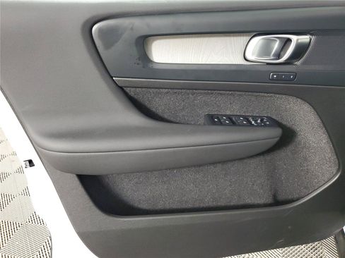 Certified 2026 Volvo XC40 B5 Core w/ Climate Package AWD/4WD image 19