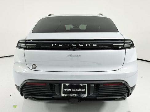 New 2025 Porsche Macan Electric image 6