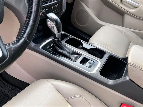 Used 2019 Ford Escape SEL image 16