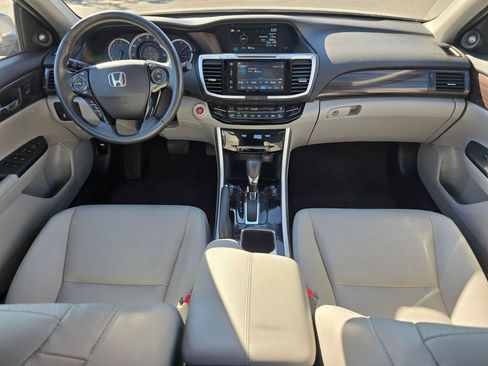 Used 2017 Honda Accord EX-L image 9