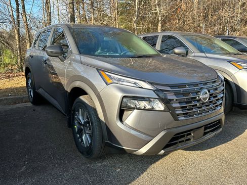 New 2026 Nissan Rogue S image 3