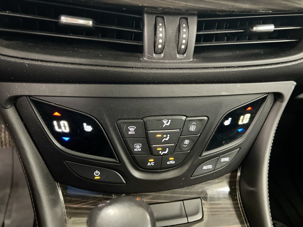 Used 2020 Buick Envision Essence FWD image 16