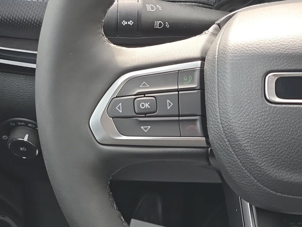 New 2026 Jeep Compass Latitude AWD/4WD image 23