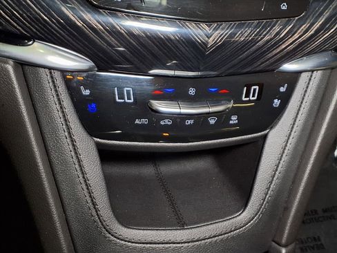 Certified 2025 Cadillac XT6 Premium Luxury image 5