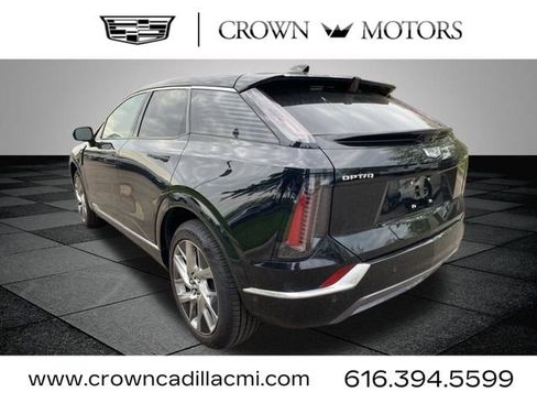 Used 2025 Cadillac Optiq Luxury 2 w/ LPO, Floor Liner Package AWD/4WD image 8