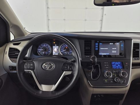 Used 2015 Toyota Sienna XLE FWD image 13