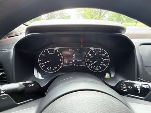 Used 2023 Nissan Rogue S AWD/4WD image 13