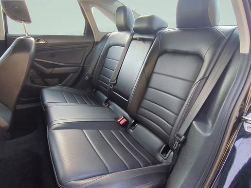 Used 2024 Volkswagen Jetta SE FWD image 9