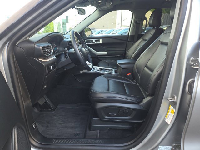 Certified 2023 Ford Explorer XLT w/ Equipment Group 202A AWD/4WD image 19