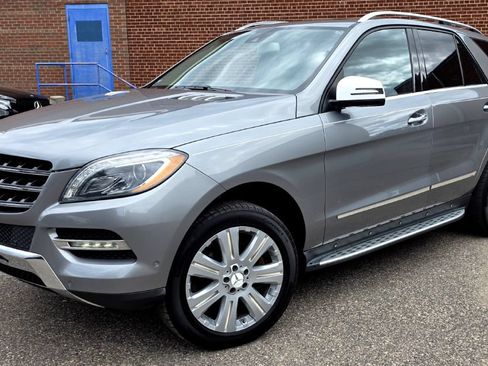 Used 2014 Mercedes-Benz ML 350 4MATIC w/ Premium 1 Package image 4
