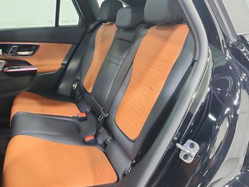 Used 2025 Mercedes-Benz GLC 300 image 22