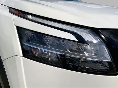 Used 2024 Nissan Pathfinder Platinum FWD image 27
