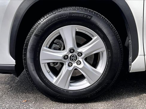 Used 2022 Toyota Highlander L image 31