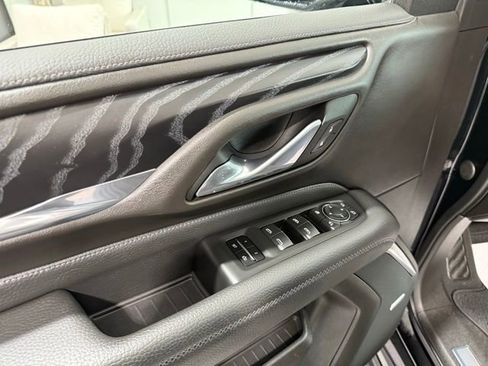 Used 2021 GMC Yukon Denali w/ Denali Premium Package image 14