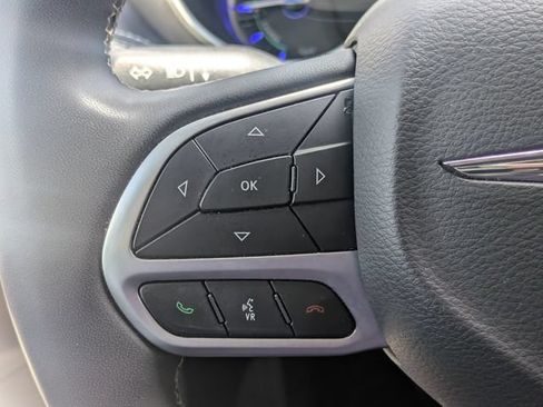 Used 2024 Chrysler Pacifica Limited FWD image 29