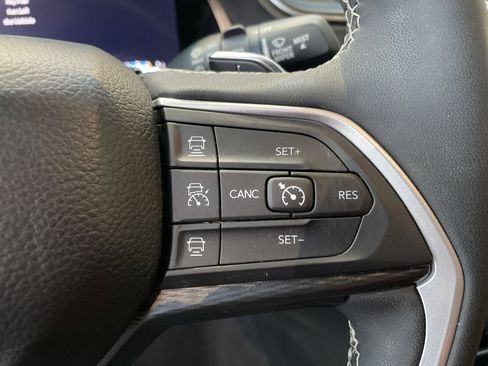Used 2024 Jeep Grand Cherokee Altitude AWD/4WD image 41