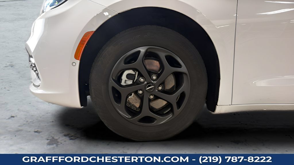 Used 2024 Chrysler Pacifica Limited FWD image 26