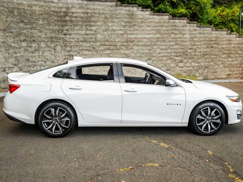 Used 2025 Chevrolet Malibu RS image 4