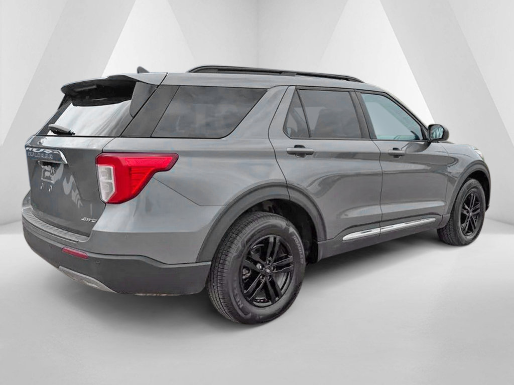 Used 2024 Ford Explorer XLT AWD/4WD image 7