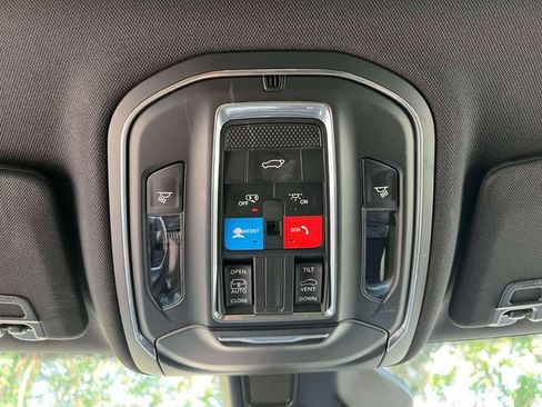 Used 2025 Jeep Grand Cherokee Altitude AWD/4WD image 37