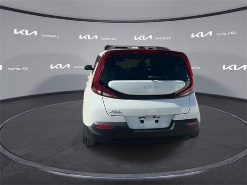 Used 2022 Kia Soul LX image 16