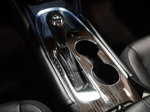 Used 2018 Chevrolet Malibu Premier w/ Driver Confidence Package image 28