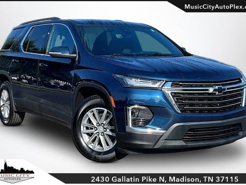 Used 2023 Chevrolet Traverse LT FWD image 1