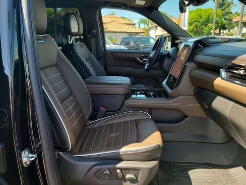 Used 2026 GMC Yukon Denali Ultimate AWD/4WD image 29