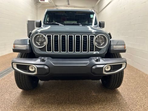 Used 2025 Jeep Wrangler Unlimited Sahara w/ Safety Group AWD/4WD image 6