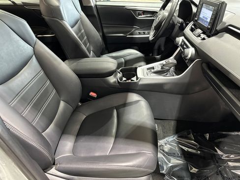 Used 2019 Toyota RAV4 XLE Premium w/ Cold Weather Package AWD/4WD image 14