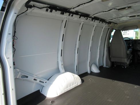 New 2026 Chevrolet Express 2500 w/ Driver Convenience Package image 17