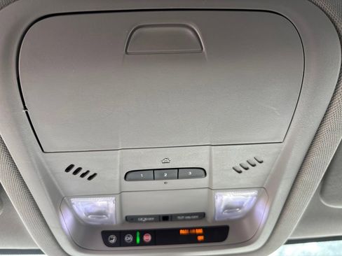 Used 2019 GMC Acadia SLT FWD image 23
