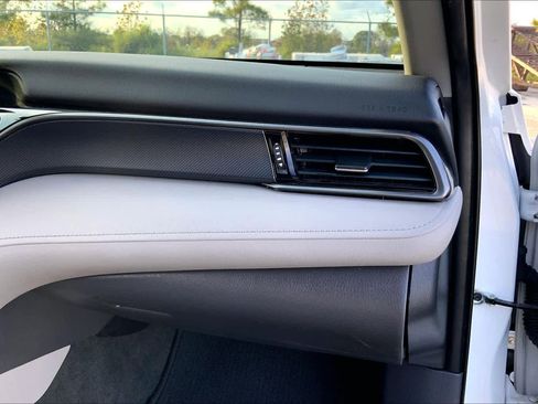 Used 2022 Toyota Camry LE image 17