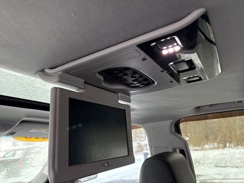 Used 2016 Chevrolet Suburban LT image 12