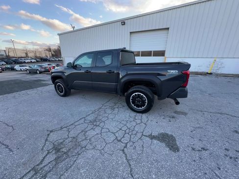 Used 2025 Toyota Tacoma TRD Off-Road image 16