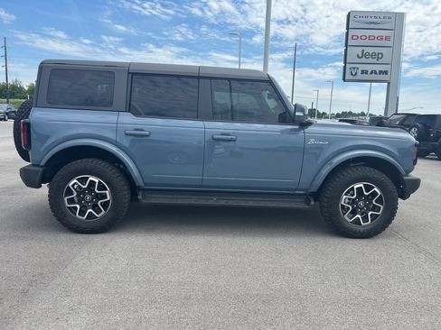 Used 2025 Ford Bronco Outer Banks AWD/4WD image 2