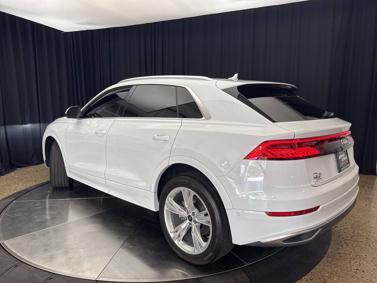 Used 2023 Audi Q8 Premium w/ Convenience Package AWD/4WD image 4