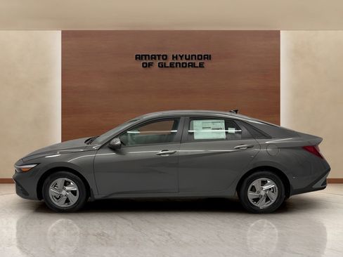 New 2026 Hyundai Elantra SE image 2